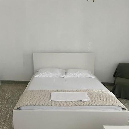 Cozy, Spacious, Newly Renovated Flat In Adamas מראה חיצוני תמונה