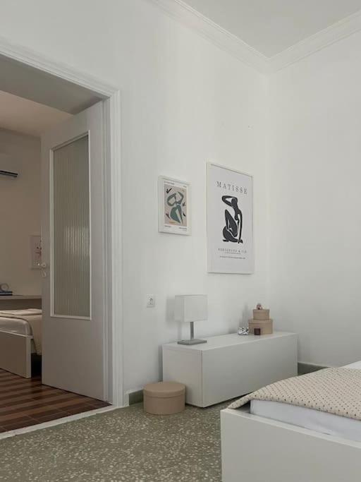 Cozy, Spacious, Newly Renovated Flat In Adamas מראה חיצוני תמונה