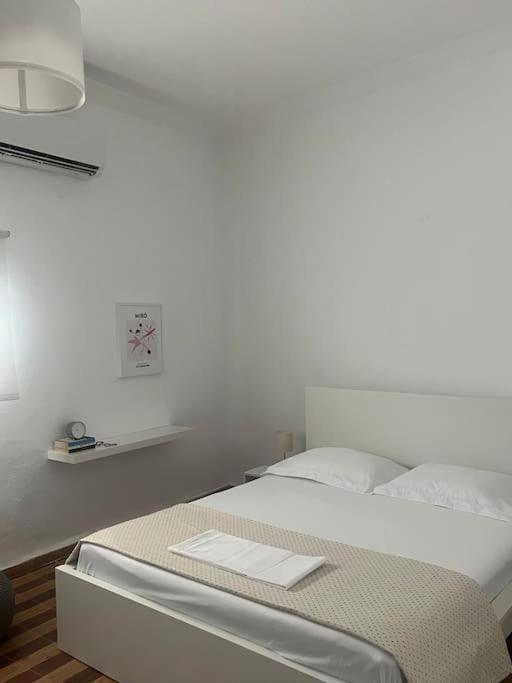 Cozy, Spacious, Newly Renovated Flat In Adamas מראה חיצוני תמונה