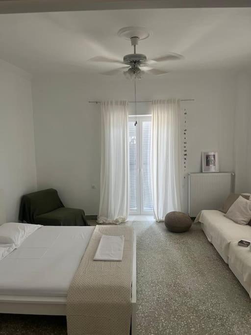 Cozy, Spacious, Newly Renovated Flat In Adamas מראה חיצוני תמונה