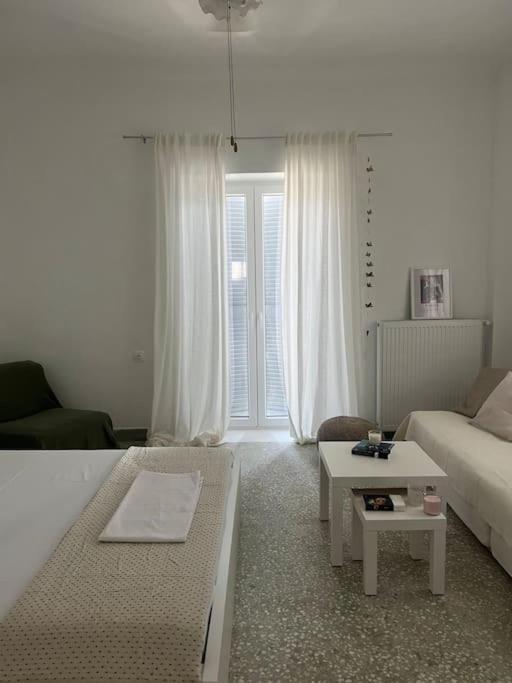 Cozy, Spacious, Newly Renovated Flat In Adamas מראה חיצוני תמונה