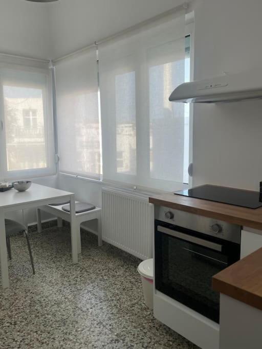 Cozy, Spacious, Newly Renovated Flat In Adamas מראה חיצוני תמונה