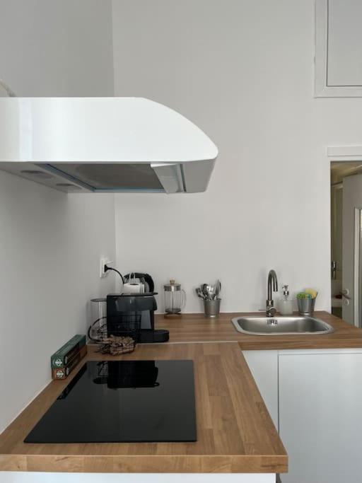 Cozy, Spacious, Newly Renovated Flat In Adamas מראה חיצוני תמונה