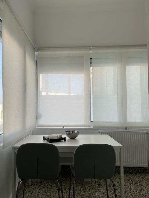 Cozy, Spacious, Newly Renovated Flat In Adamas מראה חיצוני תמונה