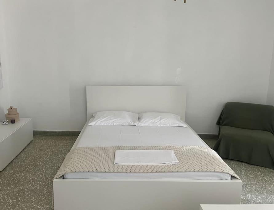 Cozy, Spacious, Newly Renovated Flat In Adamas מראה חיצוני תמונה