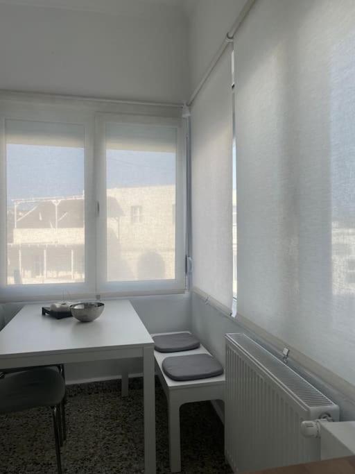 Cozy, Spacious, Newly Renovated Flat In Adamas מראה חיצוני תמונה